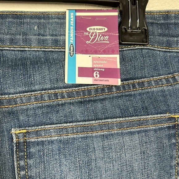 Old Navy The Diva Jean Skinny Short NWT Medium Wash Size 6 - Picture 7 of 10